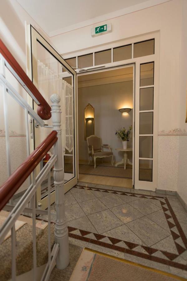 Hotel Burghof Хоф Екстериор снимка