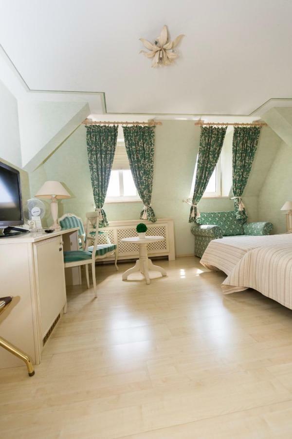 Hotel Burghof Хоф Екстериор снимка