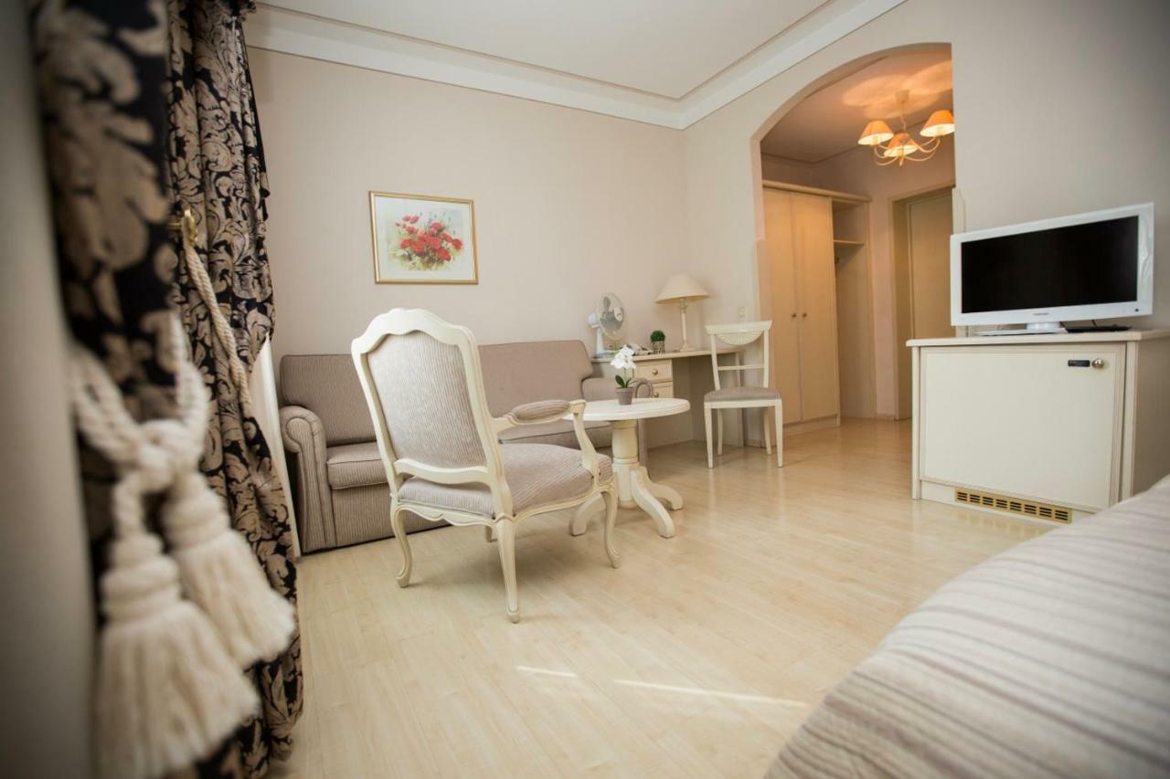 Hotel Burghof Хоф Екстериор снимка