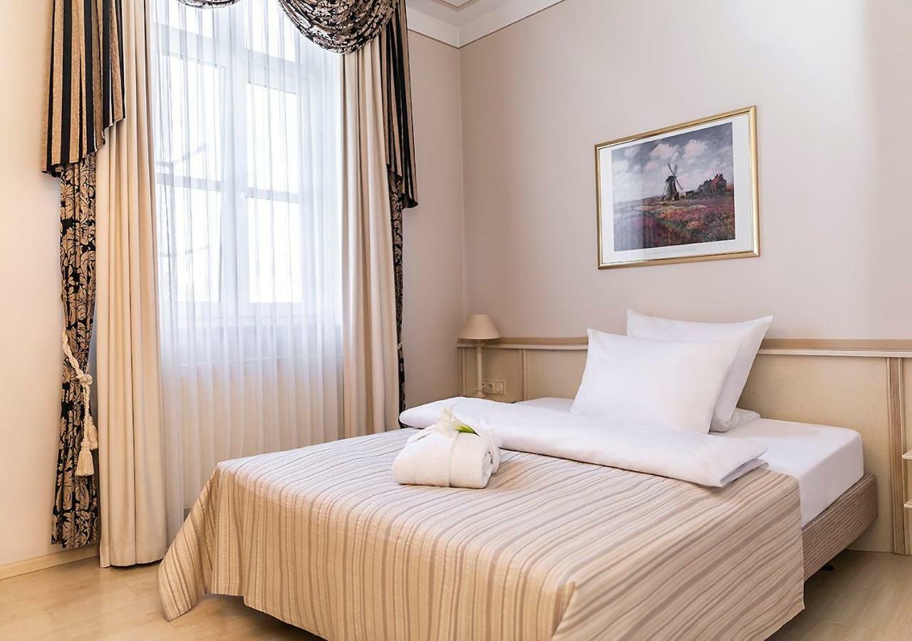 Hotel Burghof Хоф Екстериор снимка