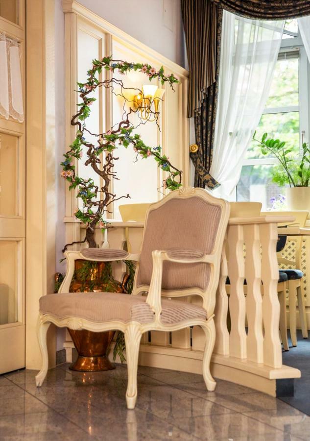 Hotel Burghof Хоф Екстериор снимка